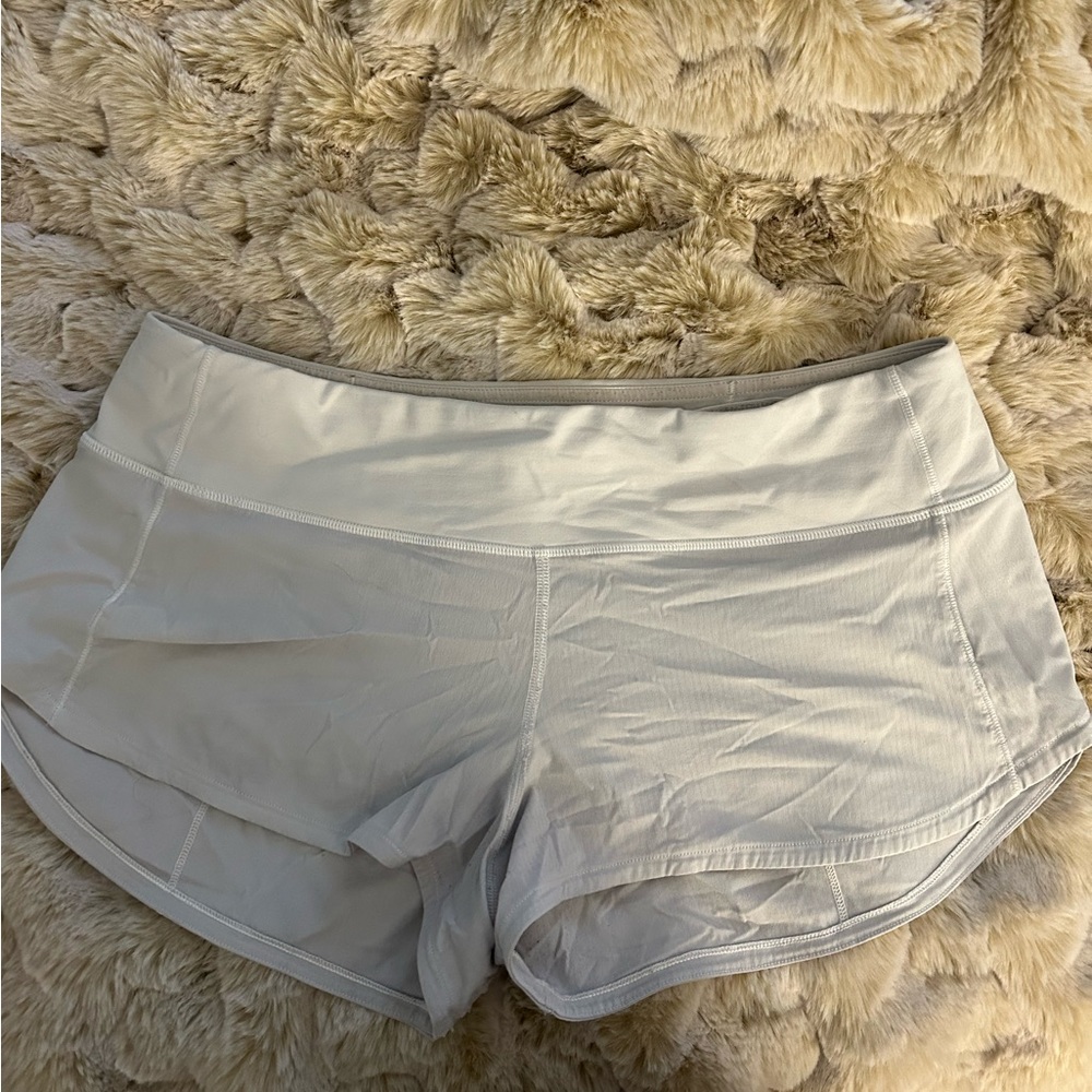 LULULEMON SPEED UP 2.5” LOW RISE WHITE SHORTS